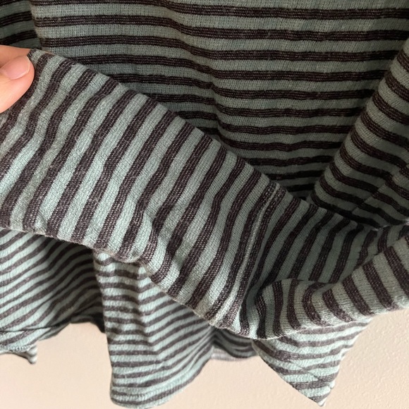 Scoop neck striped long sleeve t shirt - Picture 3 of 4